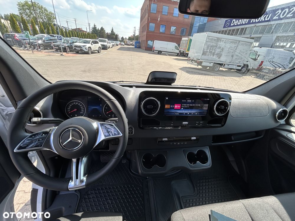Mercedes-Benz Sprinter - 14
