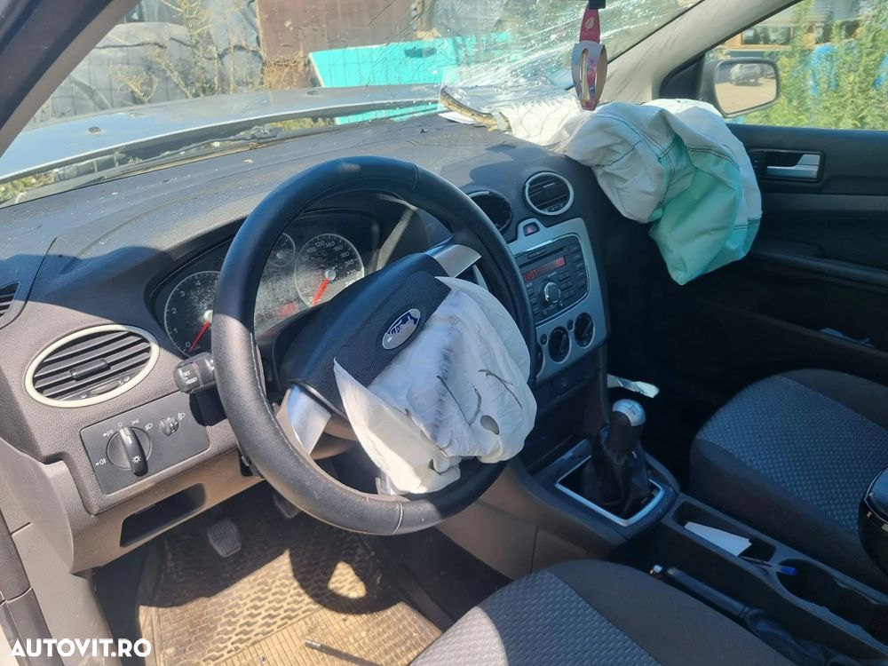 Ford Focus 1.4i Trend - 21