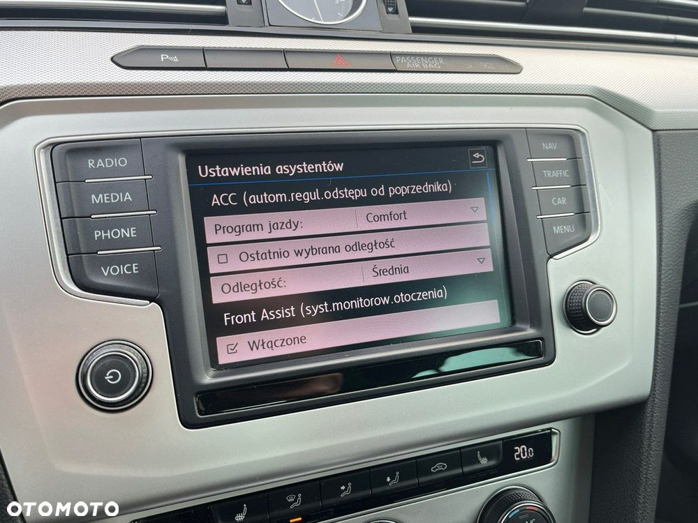 Volkswagen Passat - 25