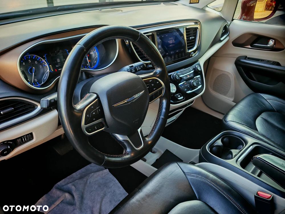 Chrysler Pacifica - 10