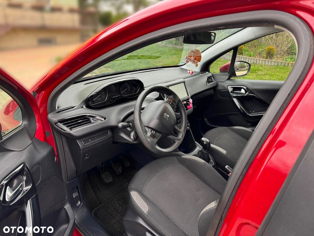 Peugeot 208 - 5