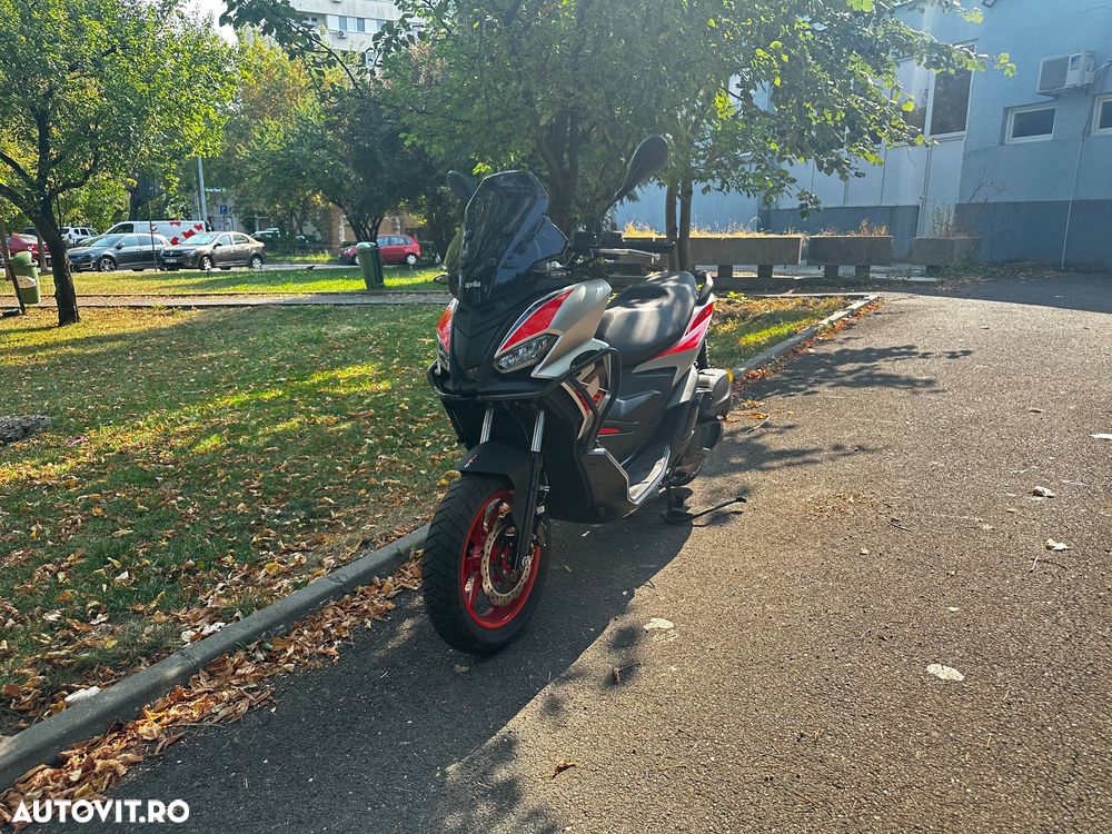Aprilia SR GT - 1
