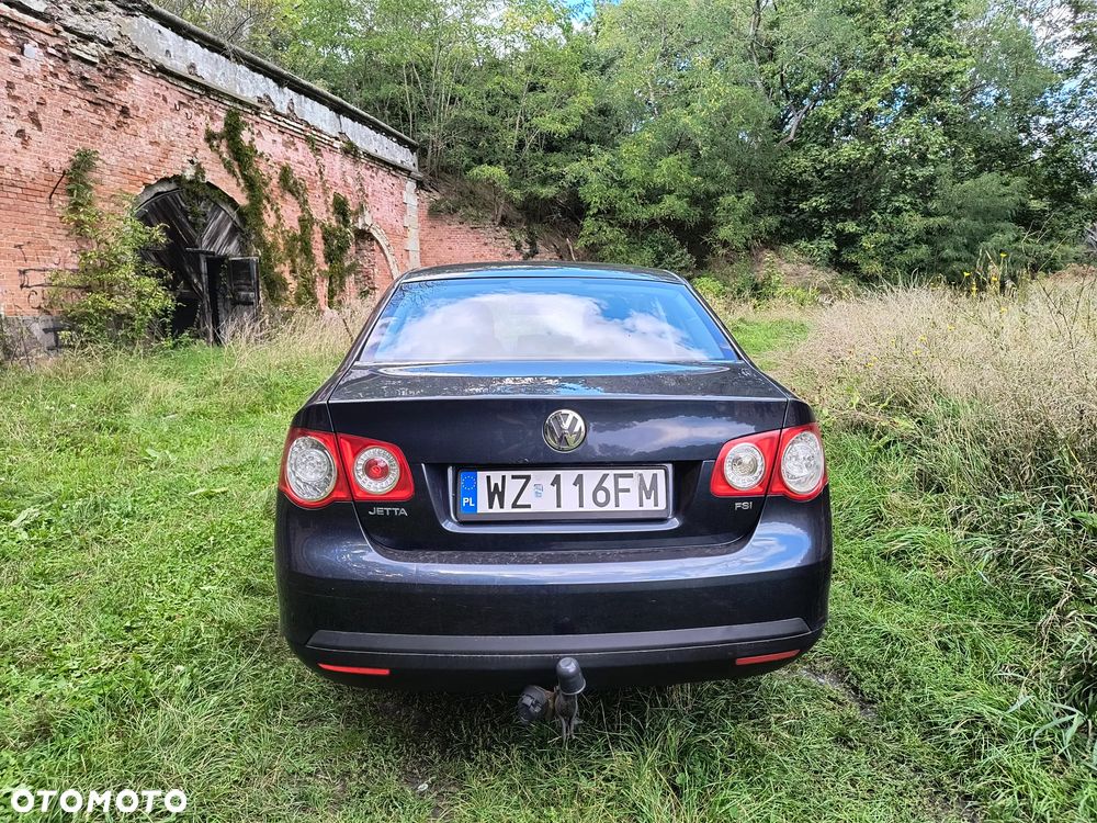 Volkswagen Jetta 1.6 FSI Trendline - 6