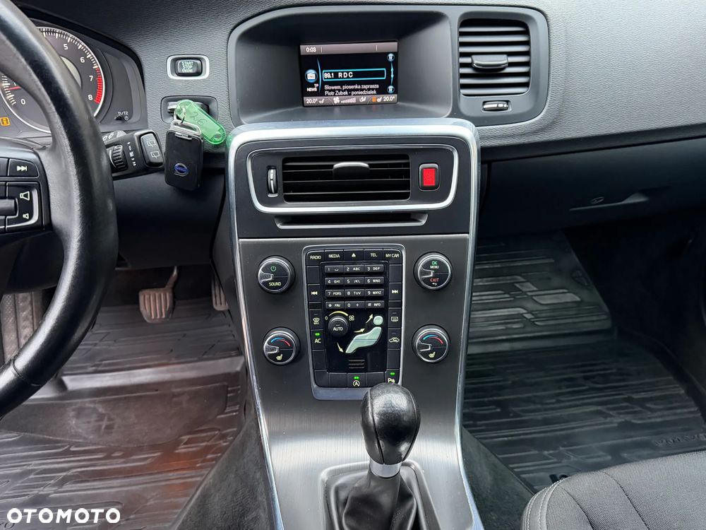 Volvo V60 T3 Momentum - 11