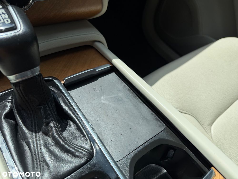 Volvo XC 90 T6 AWD Geartronic Momentum Pro - 33