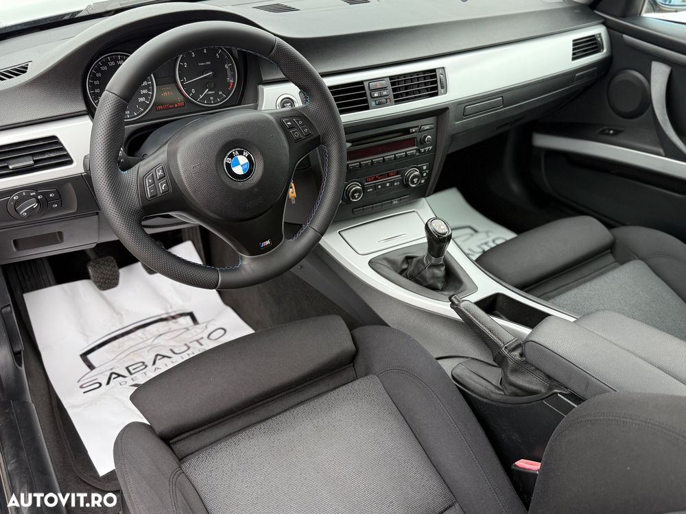 BMW Seria 3 320i - 5