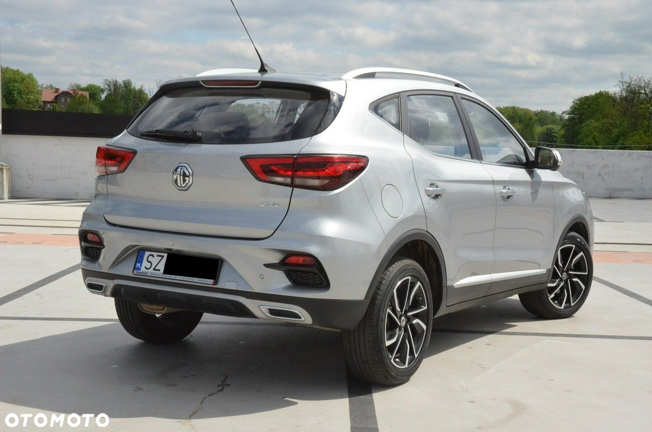 MG ZS - 16
