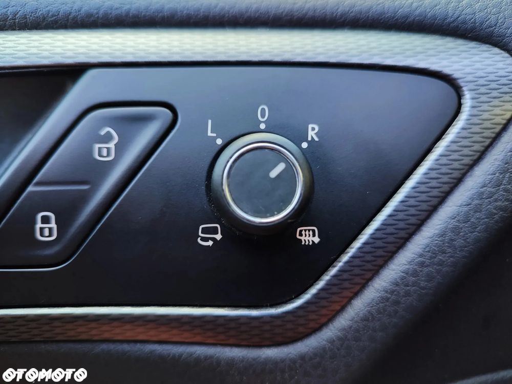 Volkswagen Golf 1.6 TDI BlueMotion Technology Lounge - 19