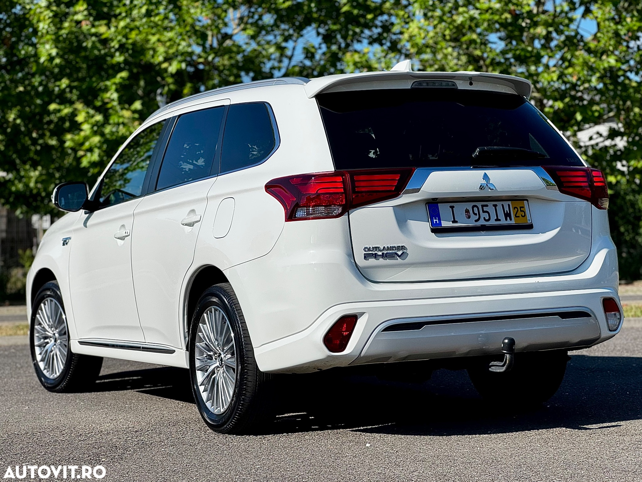 Mitsubishi Outlander - 3