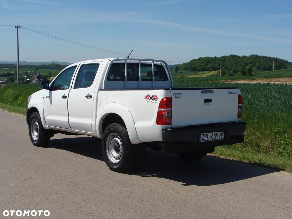 Toyota Hilux 2.5 D-4D DLX - 8