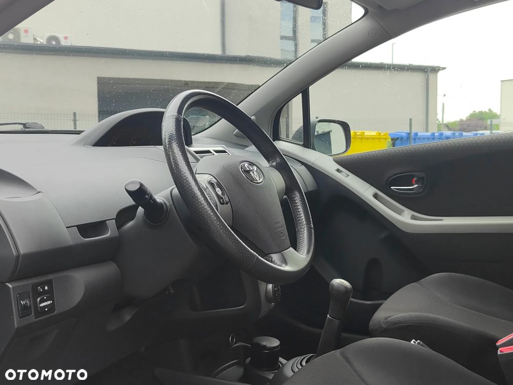 Toyota Yaris - 16