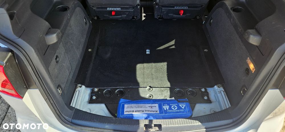 Volkswagen Touran 1.6 TDI DPF BlueMotion Technology DSG Life - 20
