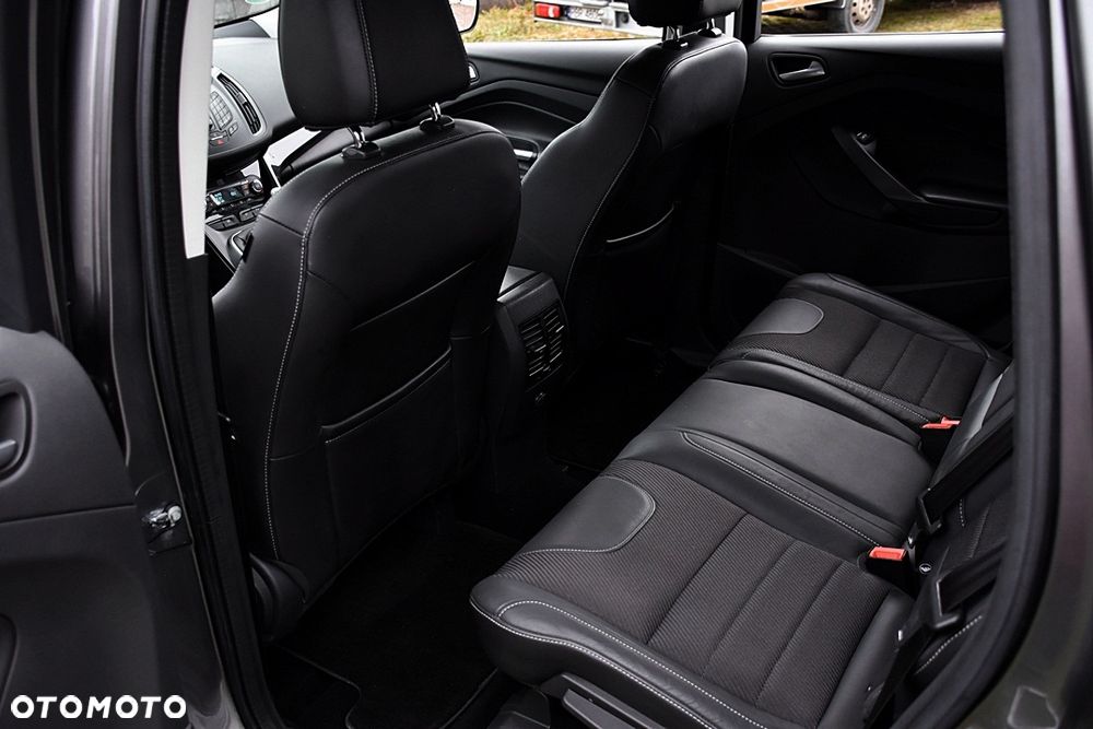 Ford Kuga 2.0 TDCi 4x4 Titanium - 34