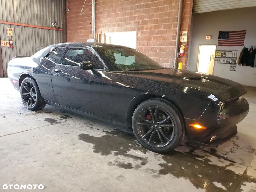 Dodge Challenger - 2