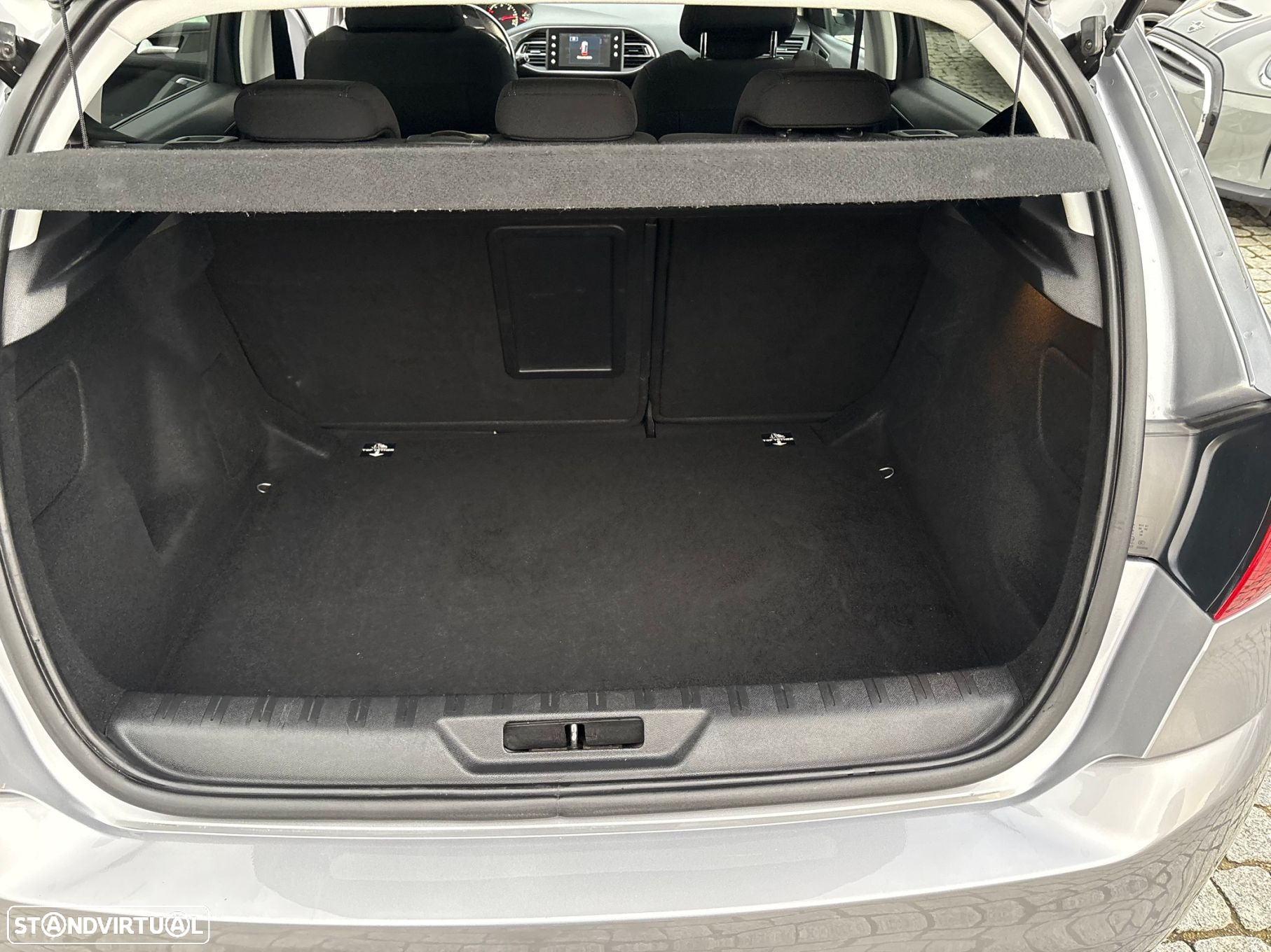 Peugeot 308 1.6 BlueHDi Allure J17 - 37