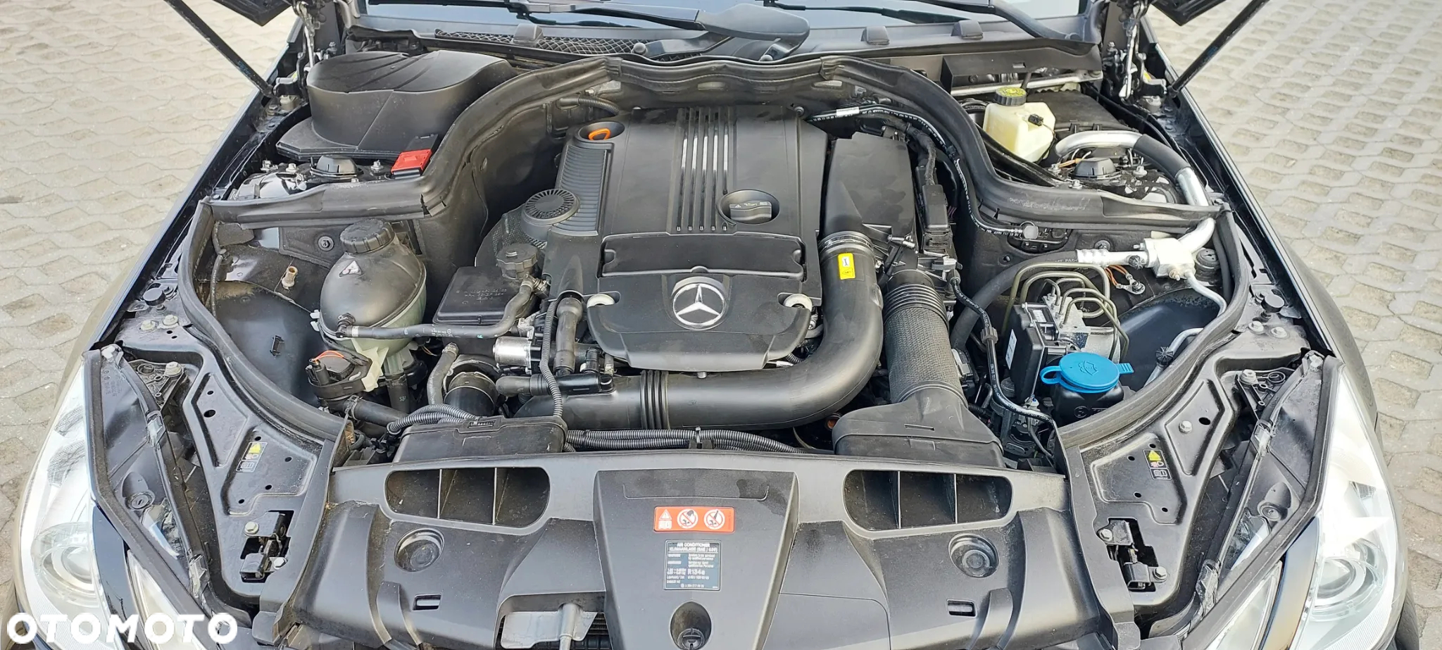 Mercedes-Benz Klasa E 200 CGI Cabrio BlueEFFICIENCY Automatik Avantgarde - 15