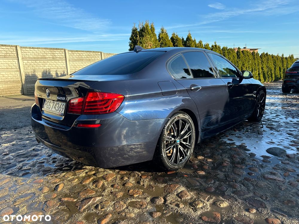 BMW Seria 5 528i xDrive Sport-Aut Luxury Line - 7