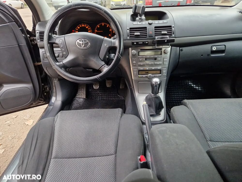 Toyota Avensis 2.0 D4D Sdn. Terra - 14