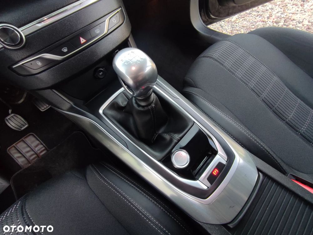 Peugeot 308 PureTech 130 GPF Stop & Start Allure Business-Paket - 35