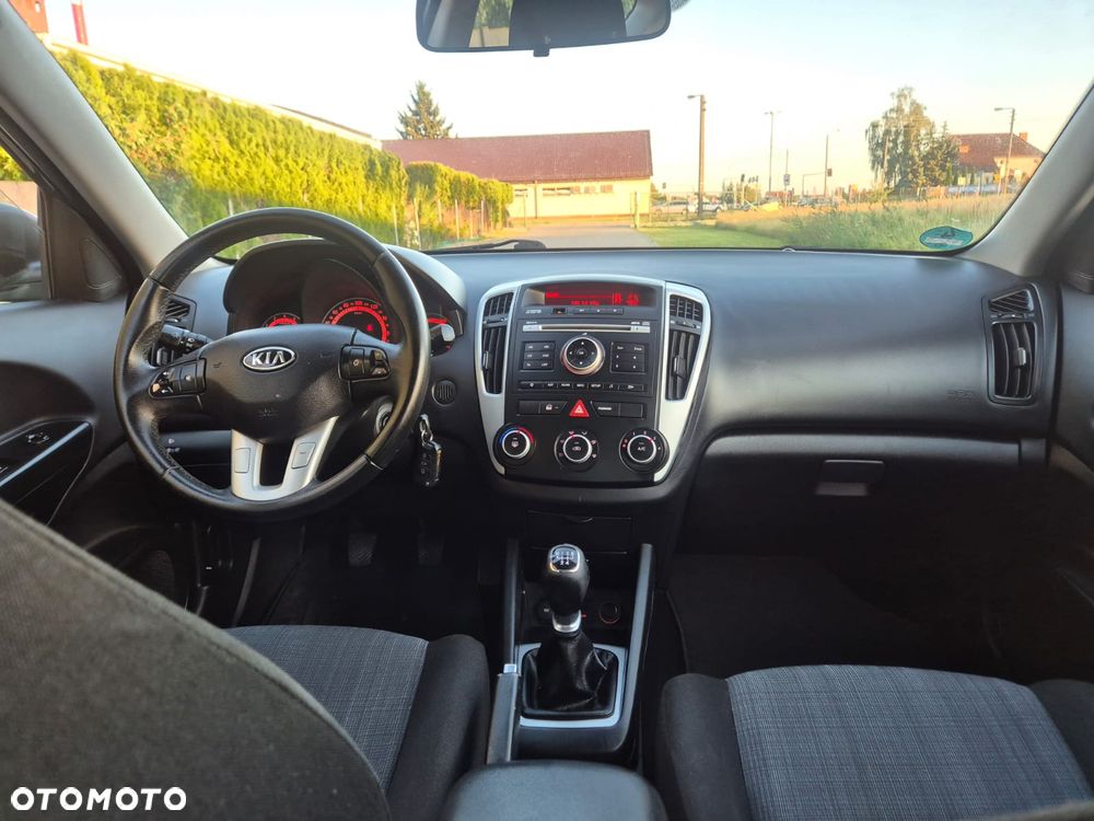 Kia Ceed - 13