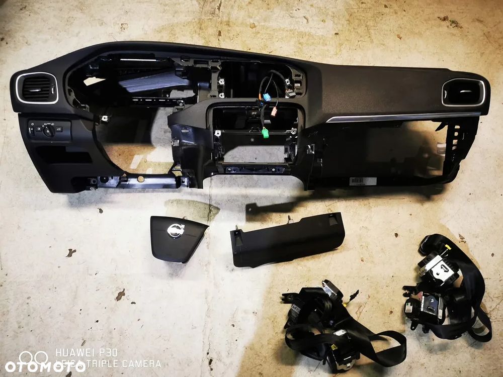 VOLVO v40 DESKA ROZDZIELCZA konsola kokpit pulpit poduszki airbag pasy KOMPLET ORYGINALNY   GDYNIA - 1