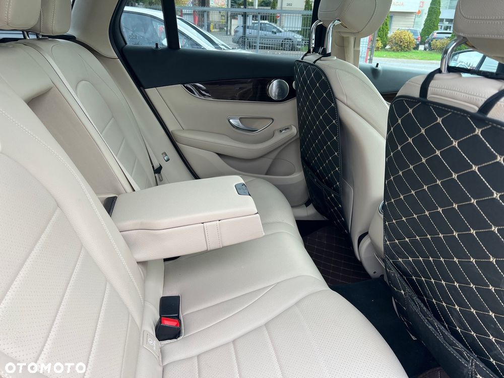 Mercedes-Benz GLC 300 Coupe 4Matic 9G-TRONIC - 16