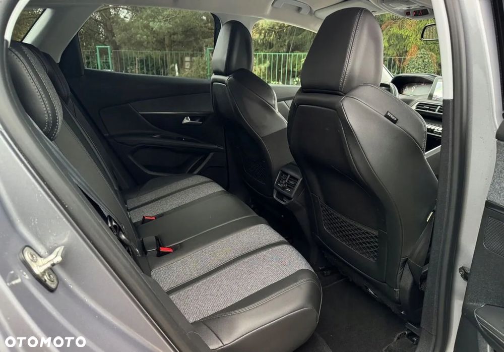 Peugeot 3008 BlueHDi 130 Stop & Start EAT8 Allure - 24