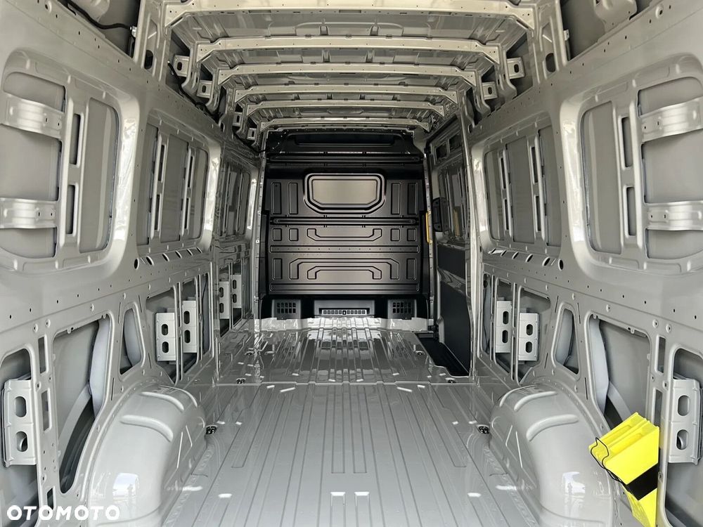 Volkswagen Crafter 35 Furgon LONG/L5H3, 2.0 BiTDI 177KM, Wysoki dach, r. o. 4490mm - 13