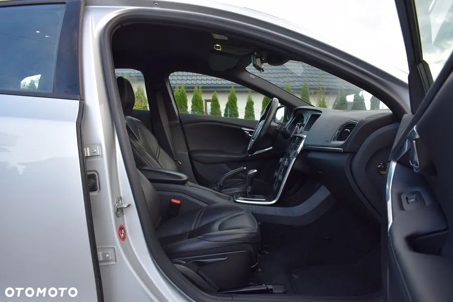 Volvo V40 D3 Momentum - 11