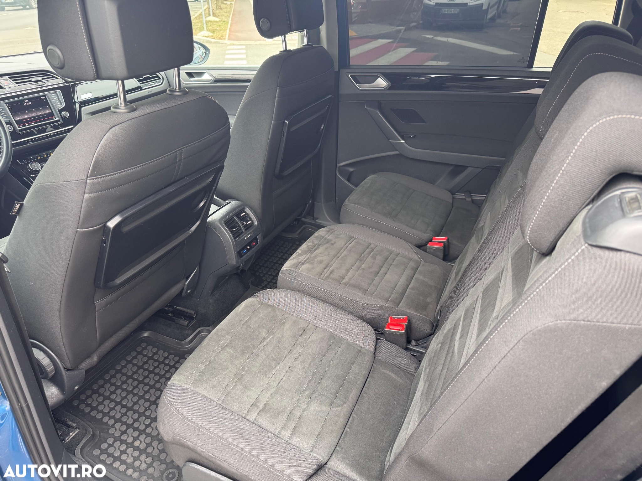 Volkswagen Touran 1.6 TDI DSG Highline - 20