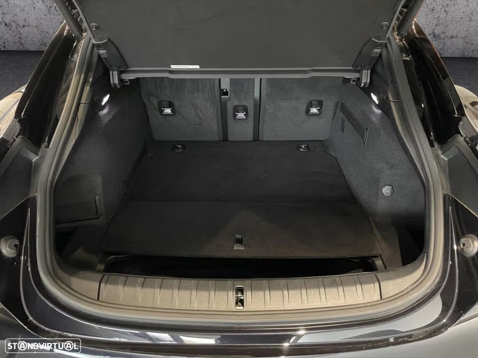 Porsche Taycan Cross Turismo 4 - 16