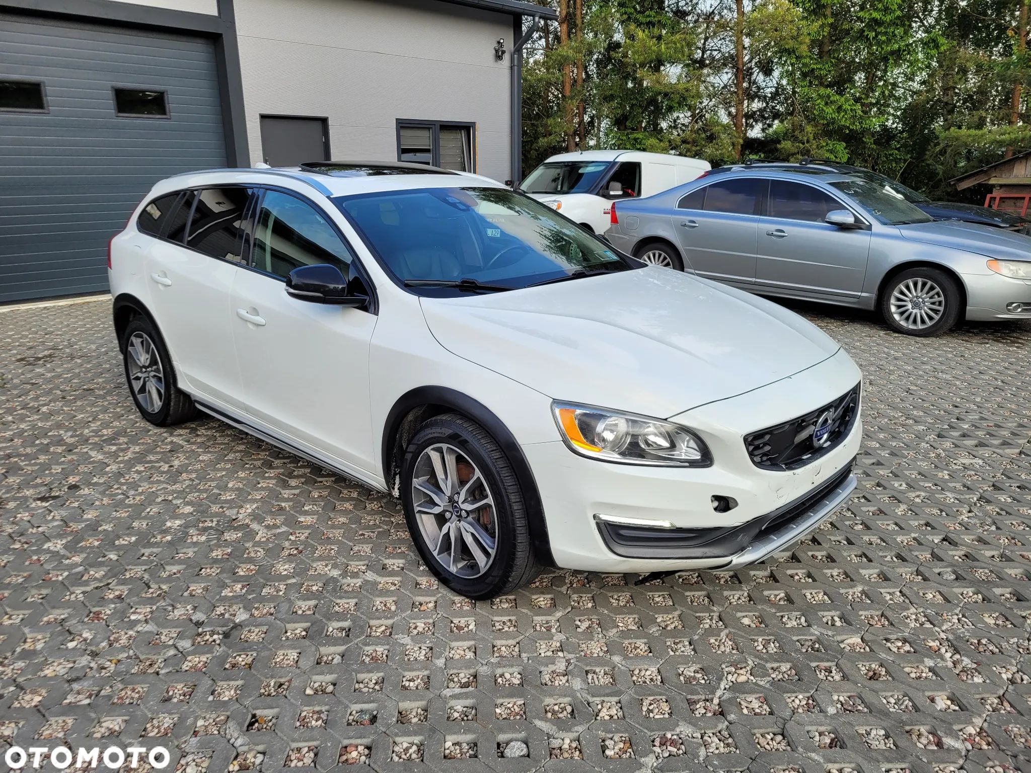 Volvo V60 Cross Country T5 AWD Momentum - 1