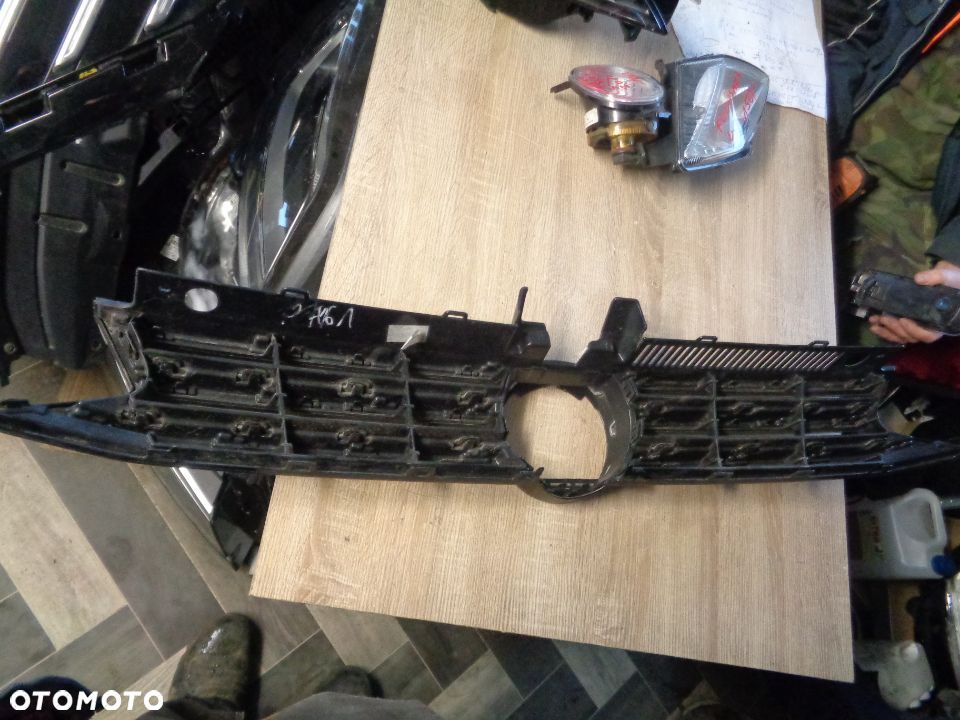 VW TOURAN 5TA GRILL 15--> - 2