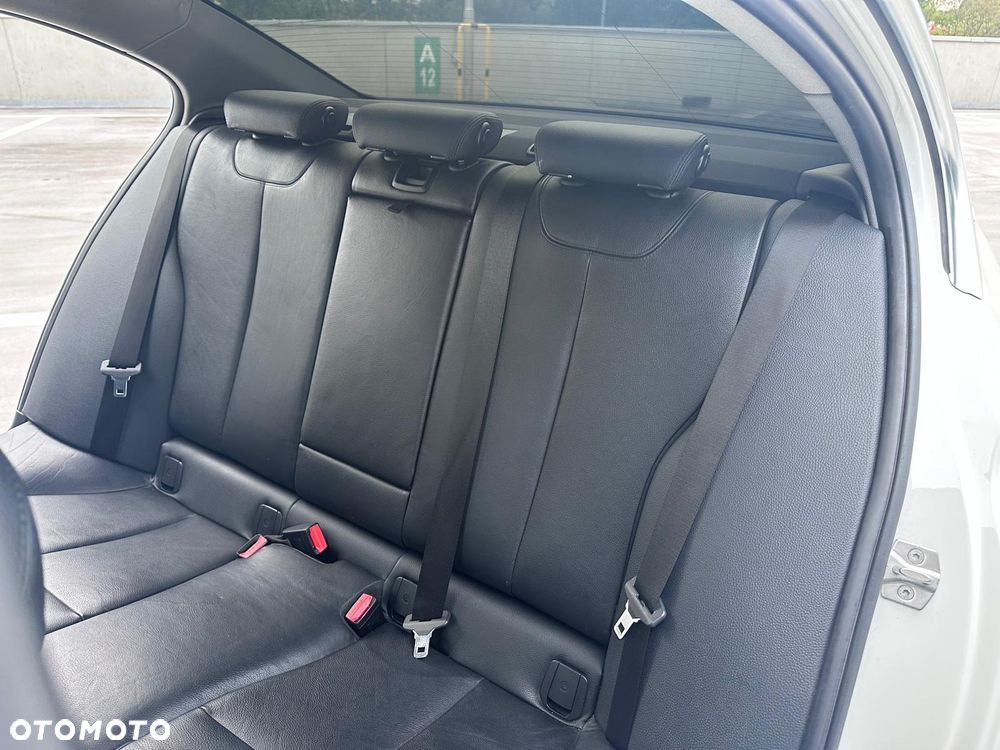 BMW Seria 3 330e iPerformance Sport Line - 15