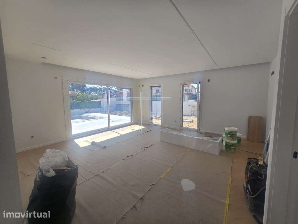 Moradia isolada T4, arquitetura contemporânea com garagem e piscina... - Grande imagem: 5/44
