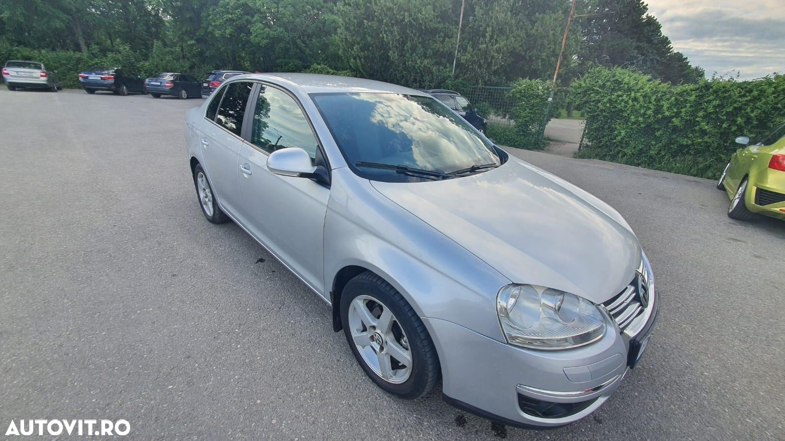 Volkswagen Jetta 1.6 Comfortline - 14