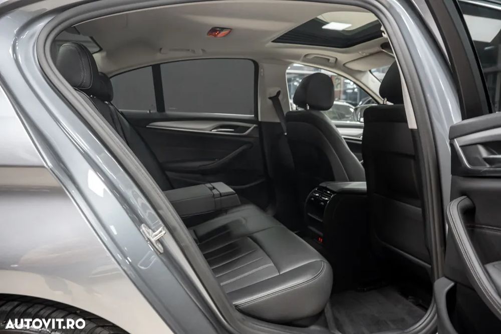 BMW Seria 5 530d xDrive AT - 29