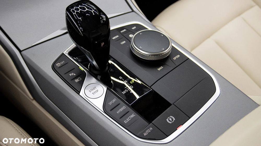 BMW Seria 3 330e Sport - 23