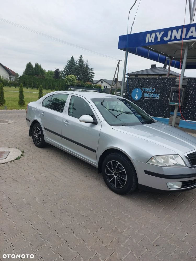 Skoda Octavia 1.6 Ambiente - 4
