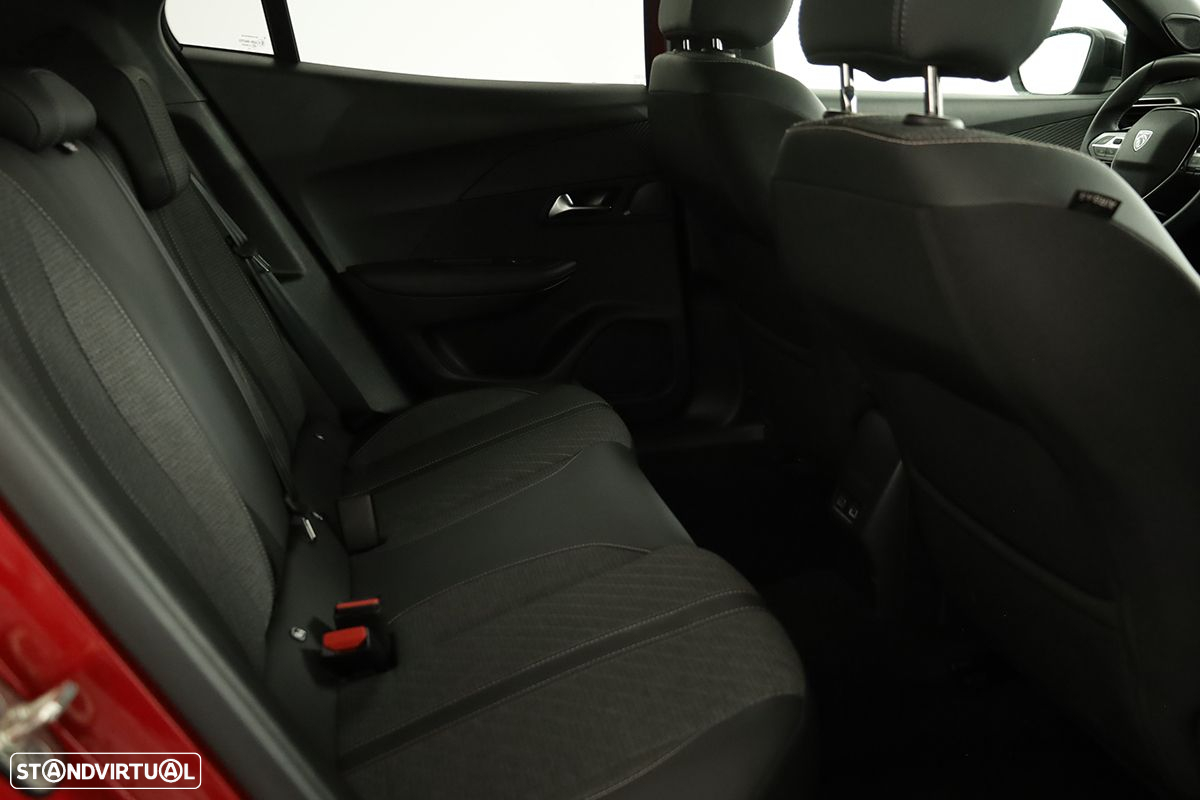 Peugeot 2008 1.2 PureTech Allure EAT8 - 24