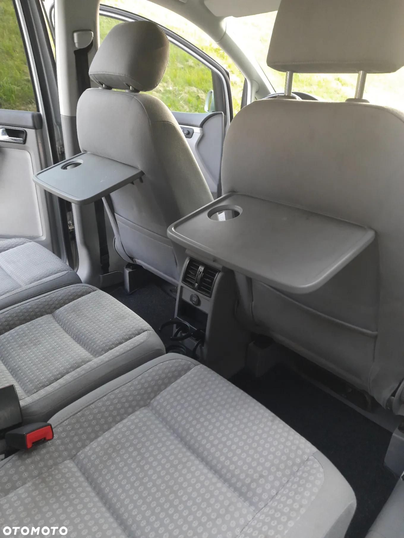 Volkswagen Touran 1.6 FSI Basis - 13