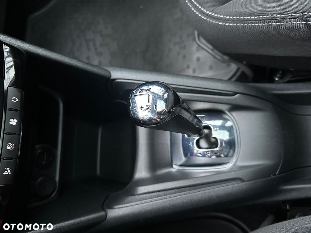 Peugeot 208 - 40