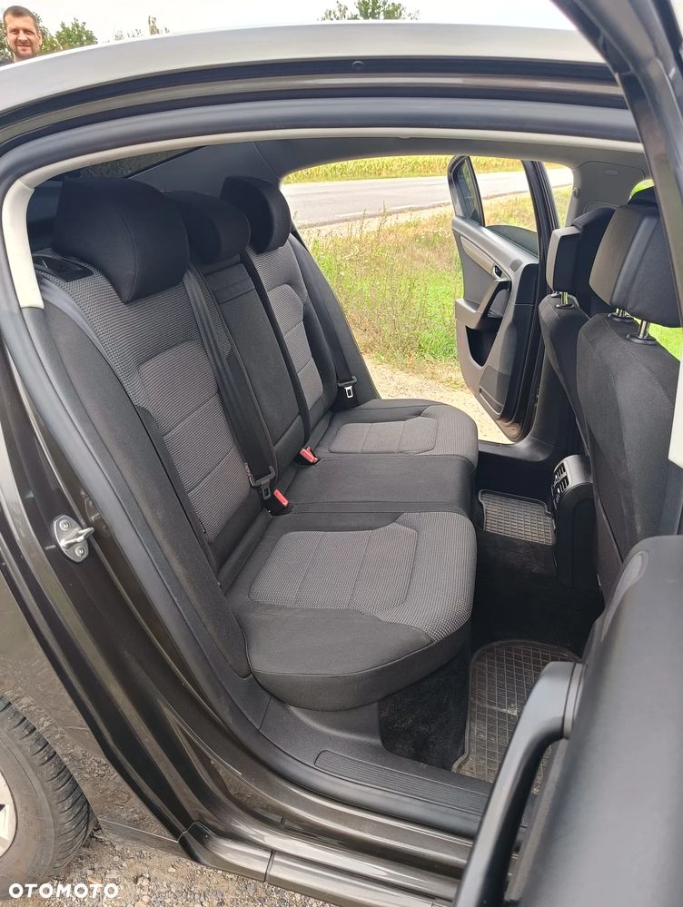 Volkswagen Passat 1.6 TDI Trendline - 18
