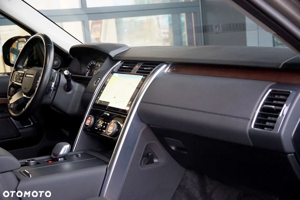 Land Rover Discovery D250 SE - 23