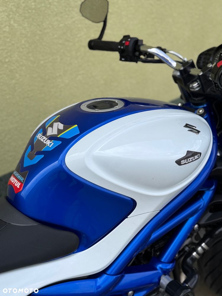 Suzuki Gladius - 16
