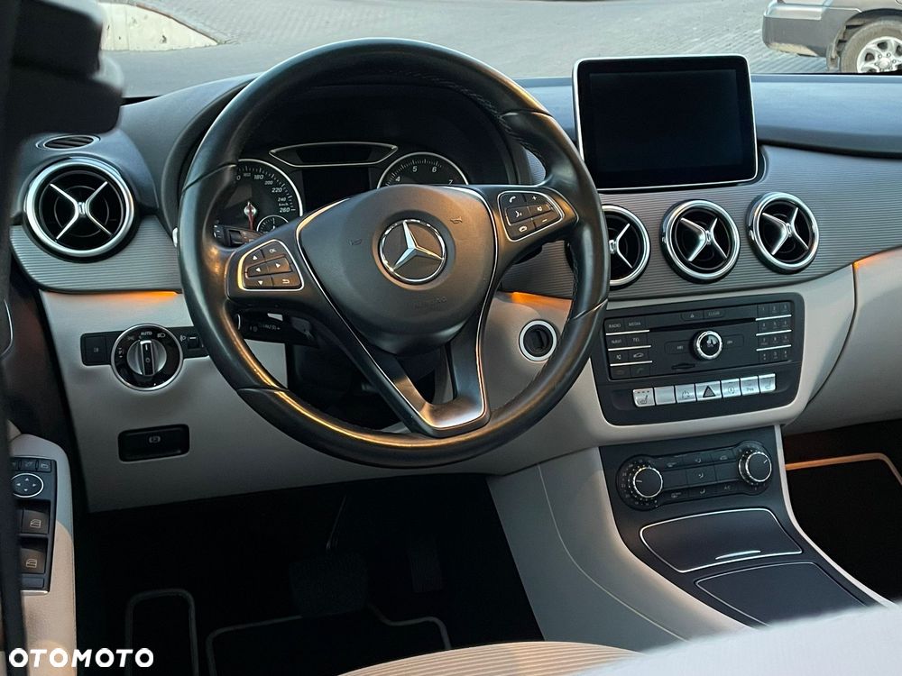 Mercedes-Benz Klasa B 180 7G-DCT Urban - 9