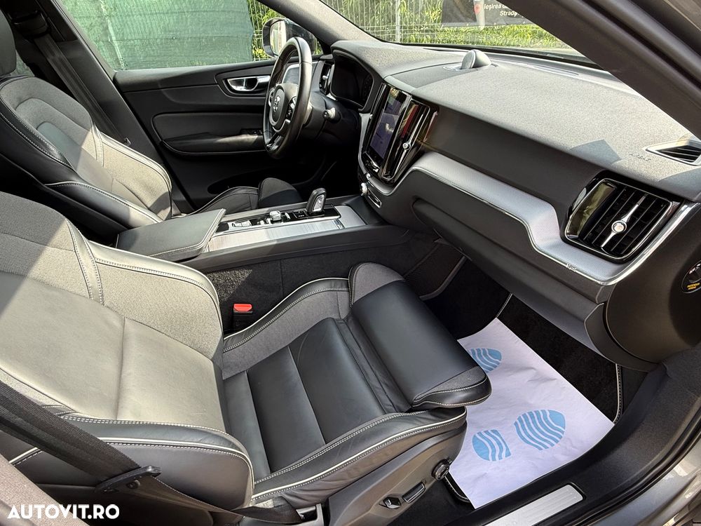 Volvo XC 60 D5 AWD Geartronic RDesign - 17