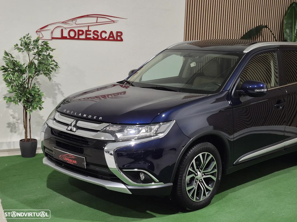 Mitsubishi Outlander 2.2 DI-D Instyle Navi - 2