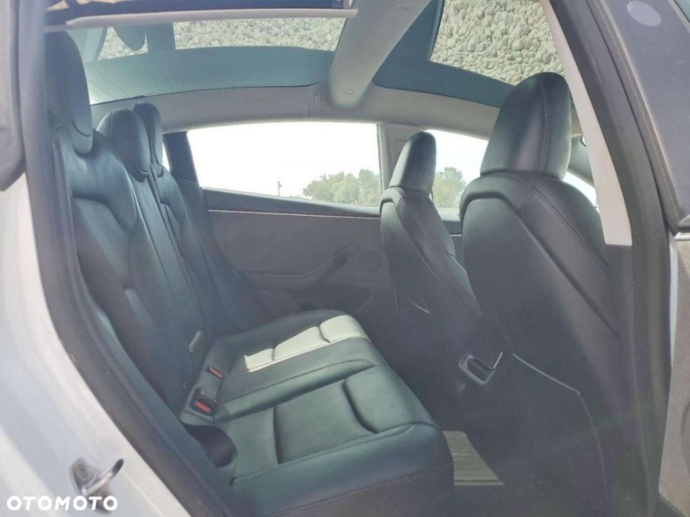 Tesla Model 3 - 11