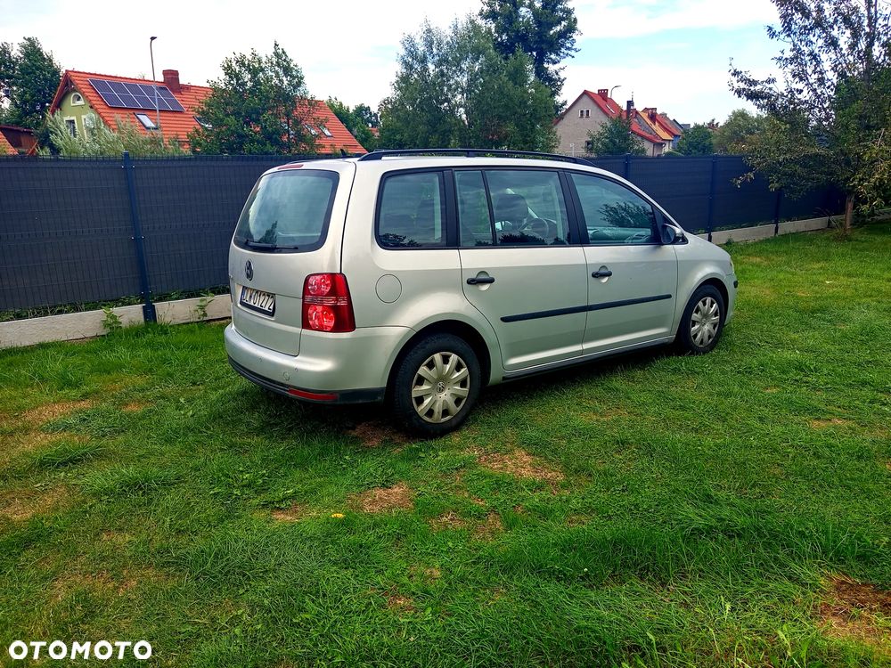 Volkswagen Touran 1.9 TDI DPF Blue Motion Conceptline - 4